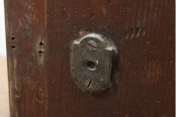 和製アンティーク　杉材　濃い木色が落ち着きのある雰囲気を醸し出すドア1枚(扉、建具)(R-055314)