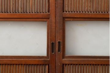 アンティーク建具　大正期　幅狭　整然と並ぶ縦格子が繊細で美しい裏障子付き格子戸4枚セット(引き戸)(R-055317)