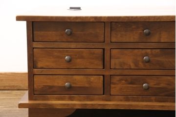 中古　超美品　LAURA　ASHLEY(ローラアシュレイ)　Garrat(ギャラット)　アンティーク仕上げのカバ材製コーヒーテーブル(スモールボックス、センターテーブル、リビングテーブル)(R-055322)