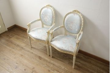 中古　美品　イタリア高級家具　ロココ調　Mario Colciago&Figli(マリオ・コルチャゴ)　Fratelli Origgi(フラテッリ・オリッジ)　上品な佇まいが魅力的なアームチェア2脚セット(ラウンジチェア、椅子)(定価2脚で約60万円)(R-055325)