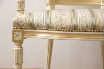 中古　美品　イタリア高級家具　ロココ調　Mario Colciago&Figli(マリオ・コルチャゴ)　品のある佇まいが目を引くアームチェア(ダイニングチェア、椅子)(R-055327)