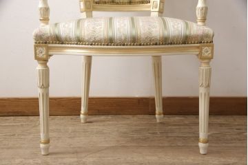 中古　美品　イタリア高級家具　ロココ調　Mario Colciago&Figli(マリオ・コルチャゴ)　品のある佇まいが目を引くアームチェア(ダイニングチェア、椅子)(R-055327)