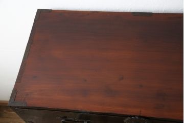  アンティーク家具　美品　大正昭和初期　和の風格漂う黒漆塗りが魅力の重ね庄内箪笥(時代箪笥、重ね箪笥、引き出し、チェスト)(R-055329)