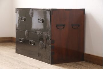 アンティーク家具　美品　大正昭和初期　和の風格漂う黒漆塗りが魅力の庄内箪笥ローボード(時代箪笥、引き出し、ローチェスト、テレビ台、テレビボード)(R-055330)