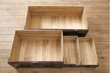 アンティーク家具　美品　大正昭和初期　和の風格漂う黒漆塗りが魅力の庄内箪笥ローボード(時代箪笥、引き出し、ローチェスト、テレビ台、テレビボード)(R-055330)