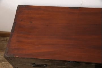 アンティーク家具　美品　大正昭和初期　和の風格漂う黒漆塗りが魅力の庄内箪笥ローボード(時代箪笥、引き出し、ローチェスト、テレビ台、テレビボード)(R-055330)