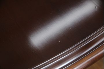中古　美品　maruni(マルニ木工)　ベルサイユシリーズ　重厚感ある佇まいが魅力的なダイニングテーブル(4人掛け、四人掛け)(R-055332)