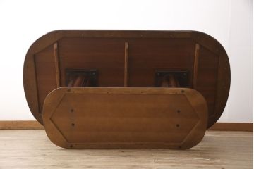 中古　美品　maruni(マルニ木工)　ベルサイユシリーズ　重厚感ある佇まいが魅力的なダイニングテーブル(4人掛け、四人掛け)(R-055332)