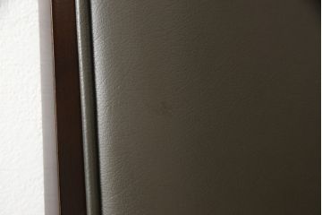 中古　美品　maruni(マルニ木工)　ベルサイユシリーズ　シックな色合いが大人の雰囲気を醸し出すダイニングチェア4脚セット(合皮)(椅子、イス)(R-055333)