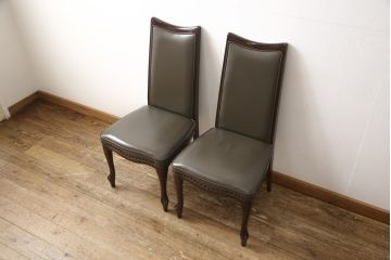 中古　美品　maruni(マルニ木工)　ベルサイユシリーズ　シックな色合いが大人の雰囲気を醸し出すダイニングチェア2脚セット(合皮)(椅子、イス)(R-055334)