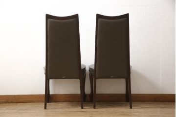 中古　美品　maruni(マルニ木工)　ベルサイユシリーズ　シックな色合いが大人の雰囲気を醸し出すダイニングチェア2脚セット(合皮)(椅子、イス)(R-055334)