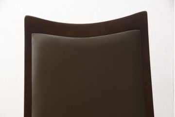 中古　美品　maruni(マルニ木工)　ベルサイユシリーズ　シックな色合いが大人の雰囲気を醸し出すダイニングチェア2脚セット(合皮)(椅子、イス)(R-055334)