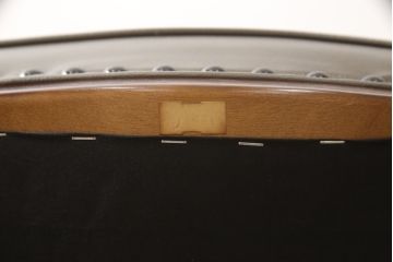 中古　美品　maruni(マルニ木工)　ベルサイユシリーズ　シックな色合いが大人の雰囲気を醸し出すダイニングチェア2脚セット(合皮)(椅子、イス)(R-055334)