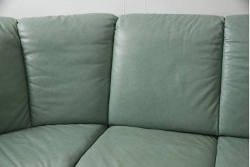 中古　新潟伊勢丹取り扱い　ブランド家具　本革(レザー)　淡いグリーンカラーが爽やかな空間を演出する5人掛けソファー&オットマンセット(五人掛けソファ)(R-055350)(検索ワード:NATUZZI　ナツッジ)