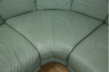 中古　新潟伊勢丹取り扱い　ブランド家具　本革(レザー)　淡いグリーンカラーが爽やかな空間を演出する5人掛けソファー&オットマンセット(五人掛けソファ)(R-055350)(検索ワード:NATUZZI　ナツッジ)