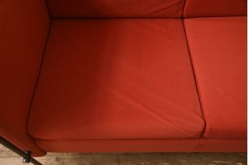 中古　arflex(アルフレックス)　FELIX(フェリックス)　Burkhard Vogtherr(バークハード・フォクトヘル)　レッドカラーが空間のアクセントになる2人掛けソファ(二人掛け、2P)(定価約45万円)(R-055351)