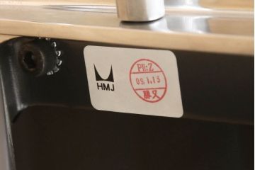 中古　超美品　Hermanmiller(ハーマンミラー社)　イームズアルミナムグループ　キャスター付き　くつろぎの快適な空間を演出するエグゼクティブチェア(オフィスチェア、アームチェア、椅子)(定価約32万円)(R-055372)