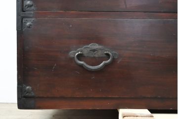 アンティーク家具　明治大正期　前面栗材　桜の丸金具が魅力的な2段重ね米沢箪笥(衣装箪笥、収納箪笥、古箪笥、引き出し、チェスト)(R-055388)