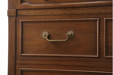 中古　美品　DREXEL HERITAGE(ドレクセルヘリテイジ)　Triune(トライユン)　気品溢れるエレガントなマホガニー材製チェスト(引き出し)(R-055392)