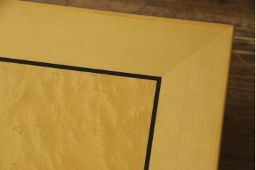 中古　美品　天童木工(Tendo)　バーズアイメイプル(楓材)　モダンなデザインが魅力!和洋どちらの空間にもおすすめの座卓(ローテーブル、センターテーブル)(R-055398)