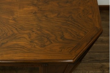 フランスアンティーク　ローズウッド材　ガラス天板付き　クラシカルな佇まいと独特の木目が魅力のパートナーデスク　(R-055399)