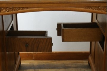 フランスアンティーク　ローズウッド材　ガラス天板付き　クラシカルな佇まいと独特の木目が魅力のパートナーデスク　(R-055399)
