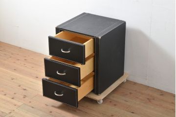 中古　展示美品　トニーノ・ランボルギーニ(Tonino Lamborghini)　本革　オーストリッチ　重厚な佇まいが魅力のサイドチェスト(レザー、引き出し、サイドテーブル)(定価約70万円)(R-055402)