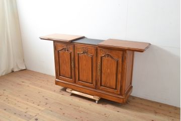 中古　美品　DREXEL HERITAGE(ドレクセルヘリテイジ)　細部まで凝ったつくりが美しいサイドボード(収納棚、戸棚、サーバー、カウンターテーブル)(R-055403)
