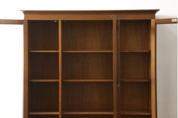 中古　美品　DREXEL HERITAGE(ドレクセルヘリテイジ)　Triune(トライユン)　チャイナ　クラシカルな佇まいが魅力の食器棚(キャビネット、収納棚、飾り棚)(定価約85万円)(R-055405)