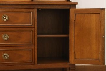 中古　美品　DREXEL HERITAGE(ドレクセルヘリテイジ)　Triune(トライユン)　チャイナ　クラシカルな佇まいが魅力の食器棚(キャビネット、収納棚、飾り棚)(定価約85万円)(R-055405)