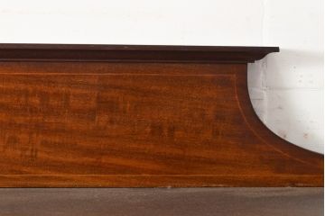 イギリスアンティーク　上手物!　マホガニー材　象嵌細工とRガラスがクラシカルな雰囲気を醸し出すキャビネット(収納棚、飾り棚、ガラスケース、ショーケース)(R-055407)
