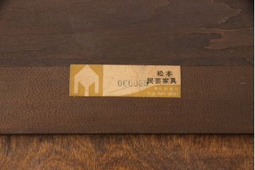 中古　松本民芸家具　西洋の伝統的なデザインをモチーフにしたリネン型食器棚(キャビネット、カップボード、収納棚、戸棚)(定価約125万円)(R-055408)