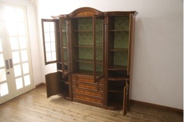 中古　美品　イタリア高級輸入家具　MASETTI(マセッティ)　優雅な佇まいの大型組立て式キャビネット(カップボード、収納棚、戸棚、飾り棚)(R-055421)
