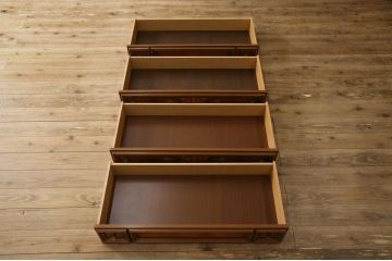 中古　美品　イタリア高級輸入家具　MASETTI(マセッティ)　優雅な佇まいの大型組立て式キャビネット(カップボード、収納棚、戸棚、飾り棚)(R-055421)