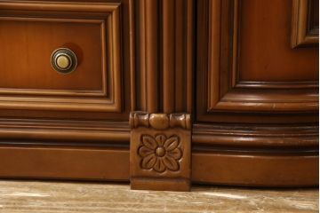中古　美品　イタリア高級輸入家具　MASETTI(マセッティ)　優雅な佇まいの大型組立て式キャビネット(カップボード、収納棚、戸棚、飾り棚)(R-055421)