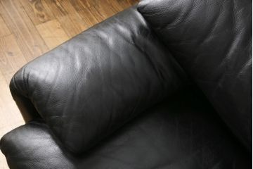 中古　美品　Cassina(カッシーナ)　MARALUNGA(マラルンガ)　本革(レザー)　ブラックカラーが高級感を高める2人掛けソファ(2P、二人掛け)(定価約180万円)(R-055426)
