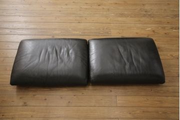 中古　美品　Cassina(カッシーナ)　MARALUNGA(マラルンガ)　本革(レザー)　ブラックカラーが高級感を高める2人掛けソファ(2P、二人掛け)(定価約180万円)(R-055426)