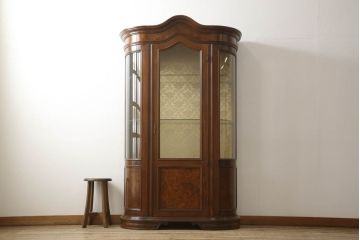 中古　美品　イタリア高級家具　クラシカルな雰囲気を醸し出すキャビネット(キュリオケース、チャイナキャビネット、コレクションケース、ガラスケース)(R-055429)