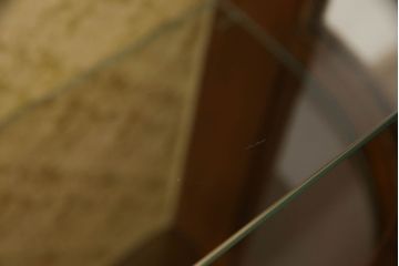中古　美品　イタリア高級家具　クラシカルな雰囲気を醸し出すキャビネット(キュリオケース、チャイナキャビネット、コレクションケース、ガラスケース)(R-055429)