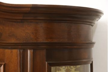 中古　美品　イタリア高級家具　クラシカルな雰囲気を醸し出すキャビネット(キュリオケース、チャイナキャビネット、コレクションケース、ガラスケース)(R-055429)