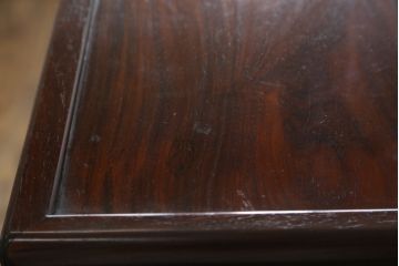 中古　美品　在銘有り　作家物　蒔絵入り　松竹梅・貝柄　総紫檀材(シタン)　丁寧な作り込みの指物が上質な雰囲気を醸し出す高級飾り棚(違い棚、茶棚、戸棚)(R-055430)