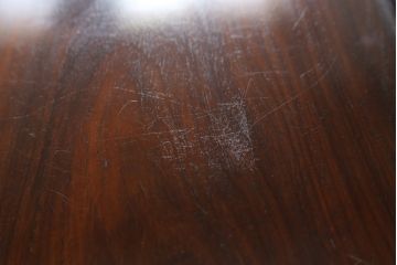 中古　美品　在銘有り　作家物　蒔絵入り　松竹梅・貝柄　総紫檀材(シタン)　丁寧な作り込みの指物が上質な雰囲気を醸し出す高級飾り棚(違い棚、茶棚、戸棚)(R-055430)
