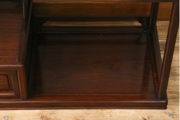 中古　美品　在銘有り　作家物　蒔絵入り　松竹梅・貝柄　総紫檀材(シタン)　丁寧な作り込みの指物が上質な雰囲気を醸し出す高級飾り棚(違い棚、茶棚、戸棚)(R-055430)