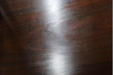 中古　美品　在銘有り　作家物　蒔絵入り　松竹梅・貝柄　総紫檀材(シタン)　丁寧な作り込みの指物が上質な雰囲気を醸し出す高級飾り棚(違い棚、茶棚、戸棚)(R-055430)