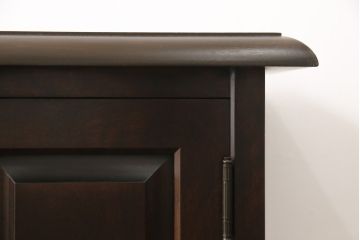 中古　美品　北海道民芸家具　クラシカルな雰囲気が魅力!落ち着きのある空間づくりにおすすめのサイドボード(キャビネット、収納棚、リビングボード、引き出し、チェスト)(R-055431)