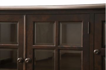中古　美品　北海道民芸家具　クラシカルな雰囲気が魅力!落ち着きのある空間づくりにおすすめのサイドボード(キャビネット、収納棚、リビングボード、引き出し、チェスト)(R-055431)