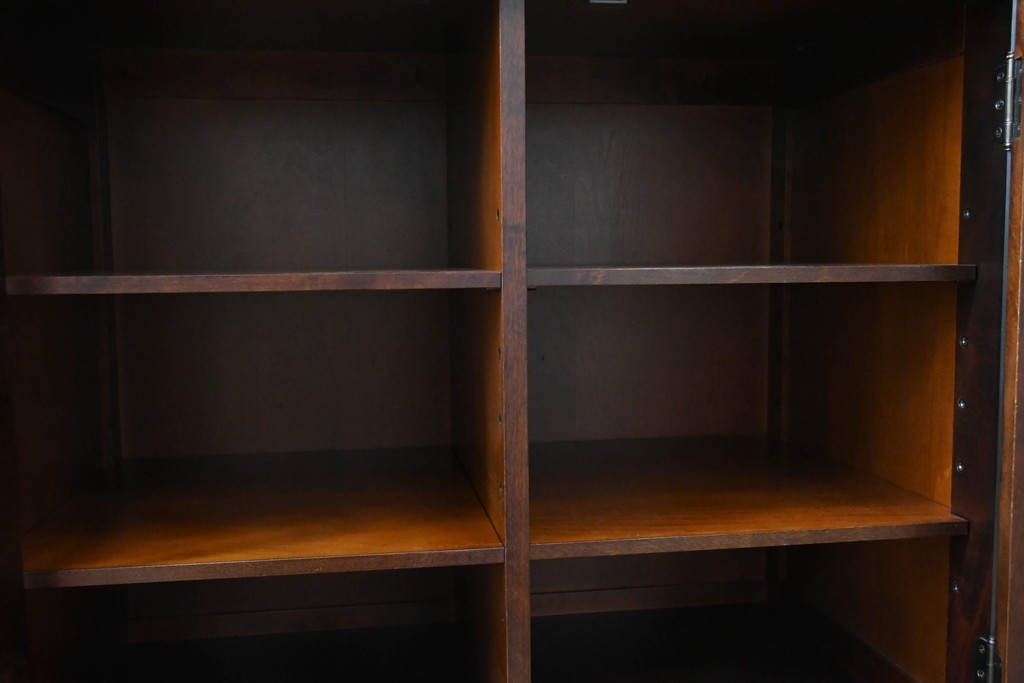 中古　北海道民芸家具　落ち着いた深みのある色合いが美しいサイドボード　(R-055433)