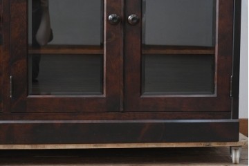 中古　北海道民芸家具　落ち着いた深みのある色合いが美しいサイドボード　(R-055433)