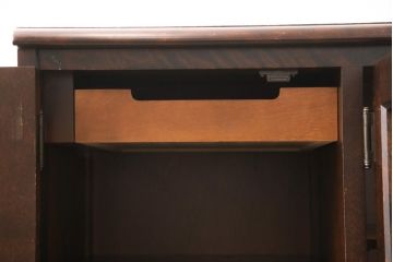 中古　北海道民芸家具　落ち着いた深みのある色合いが美しいサイドボード(サイドキャビネット、戸棚、収納棚)(R-055433)