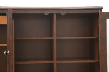中古　北海道民芸家具　落ち着いた深みのある色合いが美しいサイドボード(サイドキャビネット、戸棚、収納棚)(R-055433)